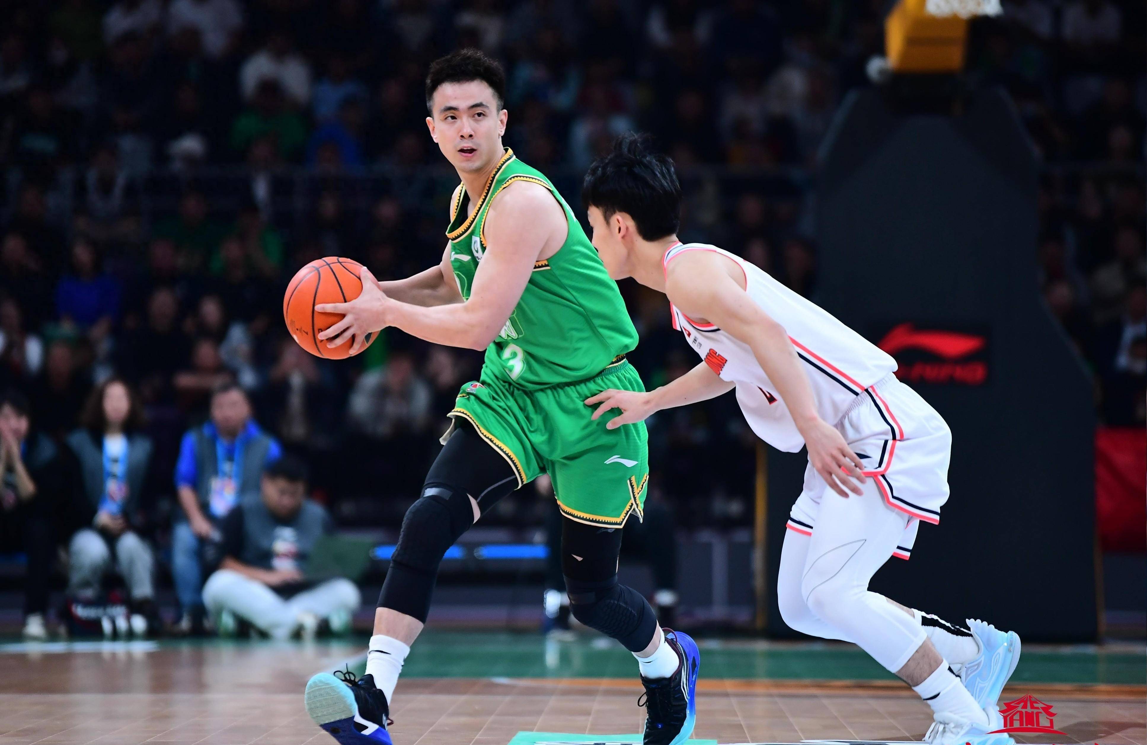 九游娱乐中国-包含转折点！马赛豪取连胜；CBA季后赛国际比赛日攻防权衡；悬念犹存；训练强度明显提升的词条